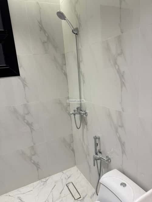 5 bedroom floor in Al Rimal