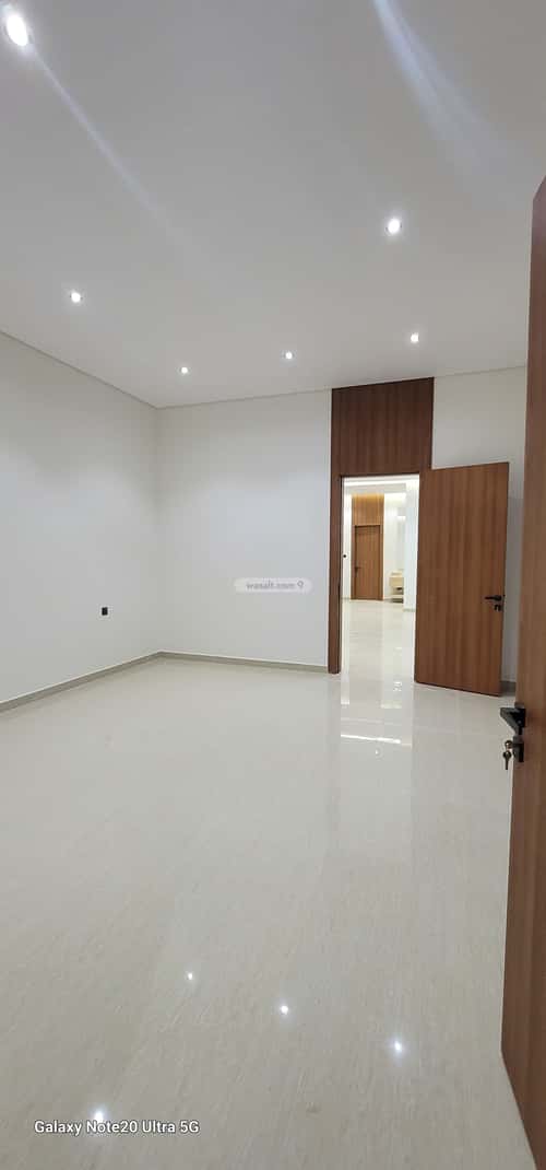 6 bedroom villa in Al Janadriyah