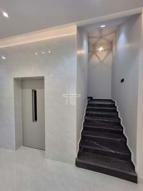 فيلا 385 متر مربع شرقية على شارع 15م المعلاة، أحد رفيدة