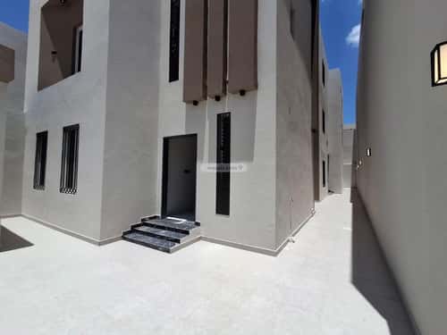 فيلا 385 متر مربع شرقية على شارع 15م المعلاة، أحد رفيدة