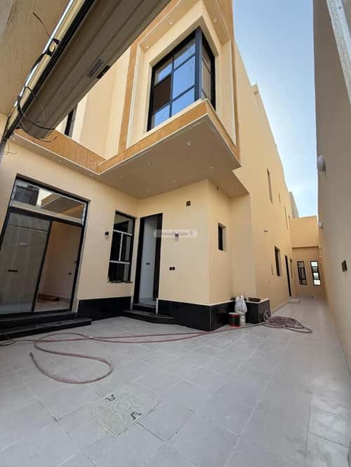 فيلا 250 متر مربع شرقية على شارع 18م بدر، جنوب الرياض، الرياض
