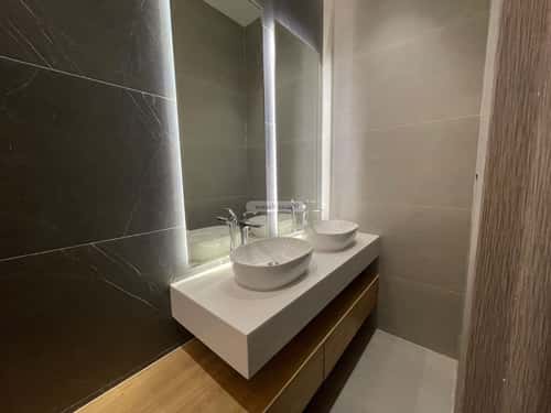 Floor 195 SQM with 5 bedrooms الجنادرية، شرق الرياض، الرياض