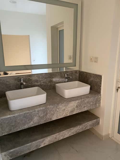 فيلا 400 متر مربع واجهة شرقية ب 9 غرف العروبة، الدمام