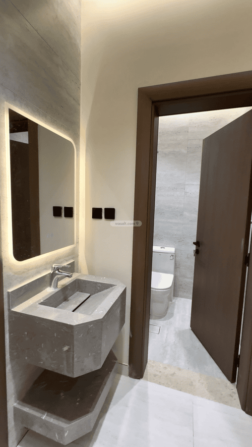 شقة 4 غرف في الروضة