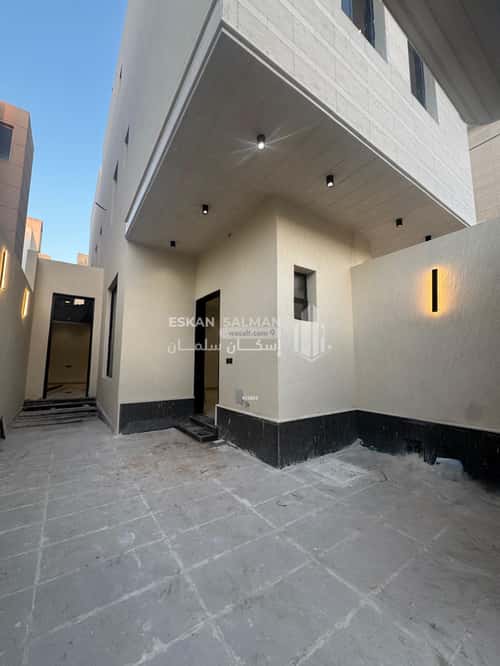 Floor 136 SQM with 5 Bedrooms Al-Awaly, West Riyadh, Riyadh