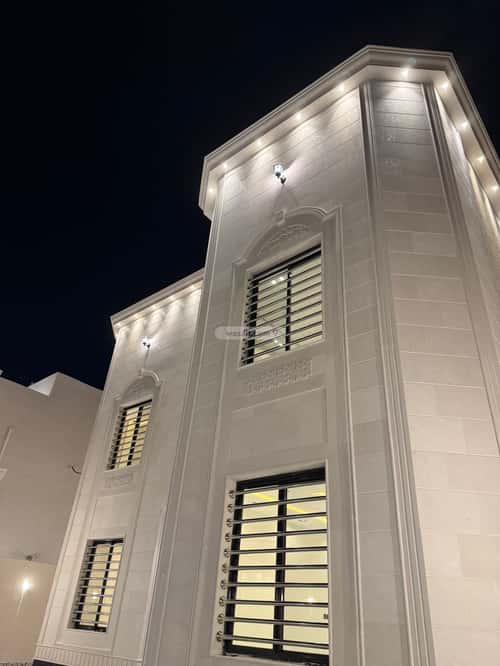 فيلا 570 متر مربع غربية على شارع 15م ريحه، الطائف