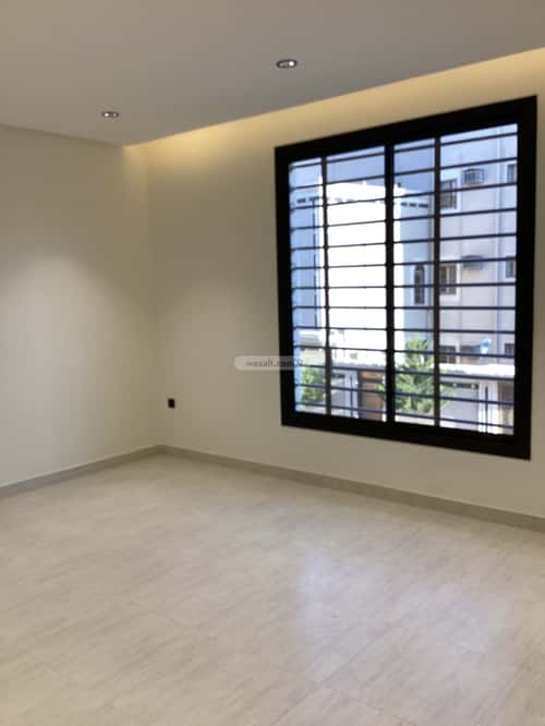 شقة ب 5 غرف المعلاة، أحد رفيدة