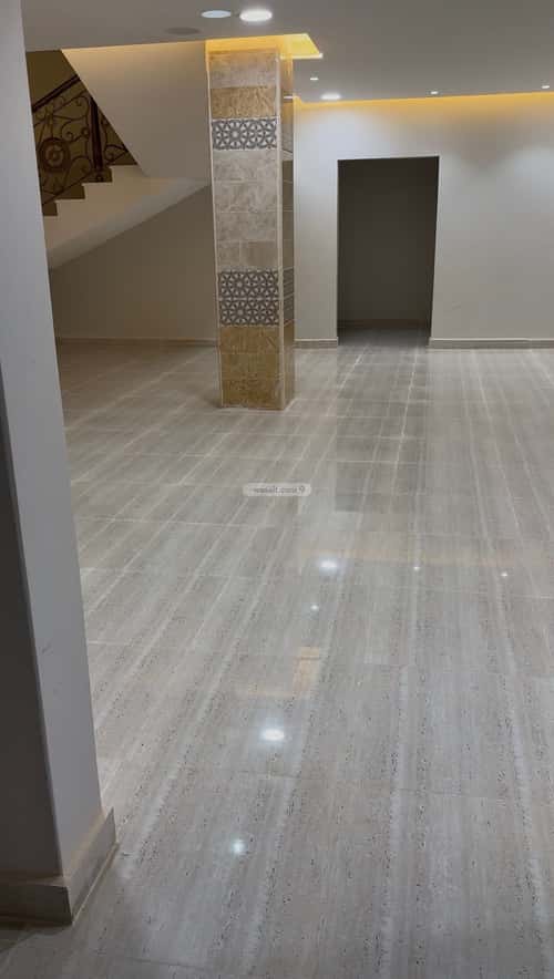 Villa 625 SQM with 1 Apartment Facing East The Western District, Bariduh