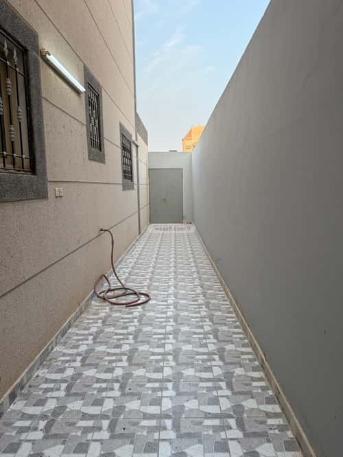 Villa 625 SQM with 1 Apartment Facing East The Western District, Bariduh