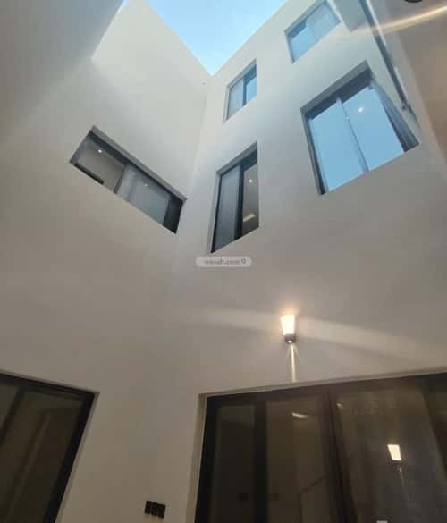 فيلا 518.3 متر مربع جنوبية شرقية على شارع 30م الإسكان، خميس مشيط