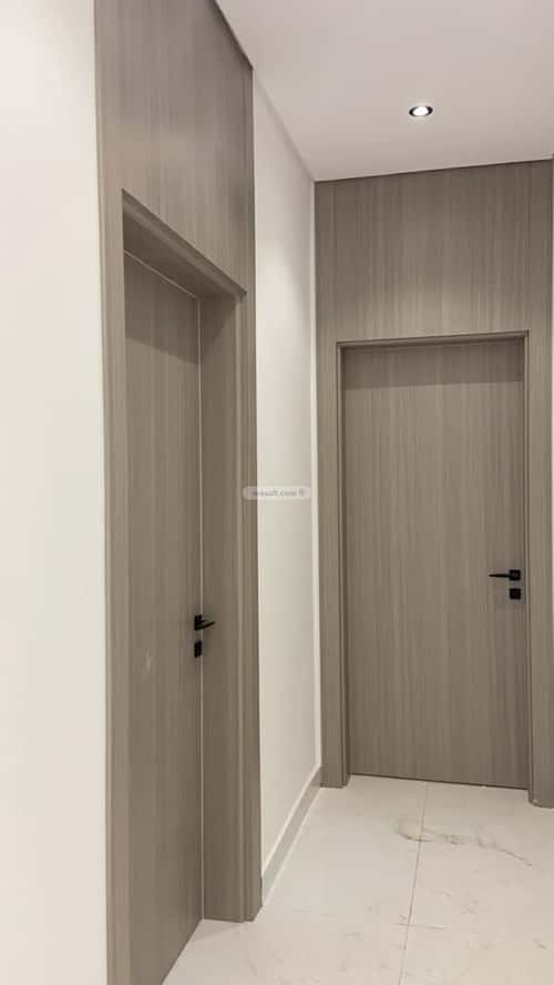 فيلا 300 متر مربع شرقية على شارع 30م الروابي، أبها