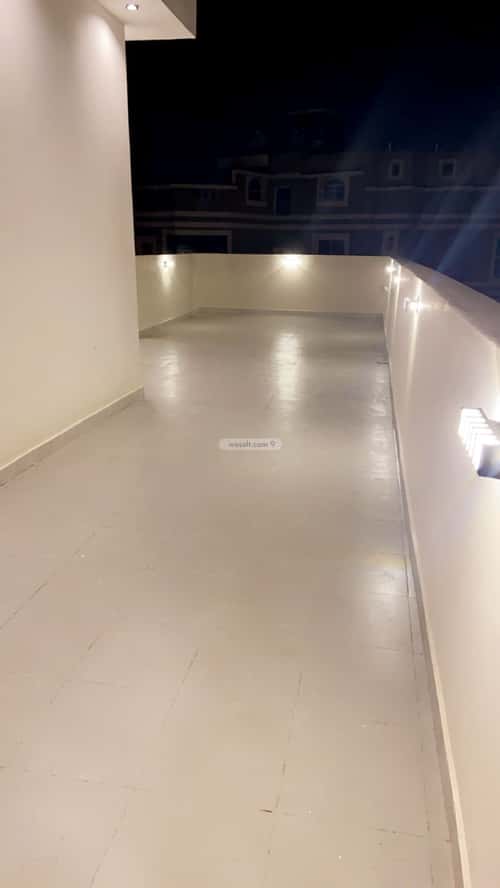 فيلا 300 متر مربع شرقية على شارع 30م الروابي، أبها