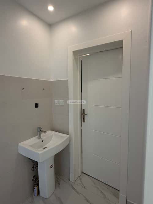 فيلا 200 متر مربع واجهة غربية ب 7 غرف ظهرة لبن، غرب الرياض، الرياض