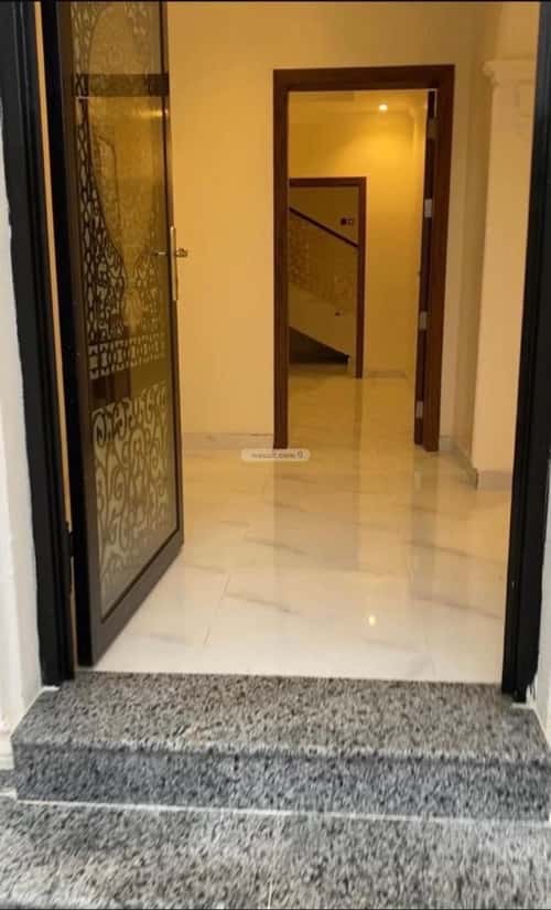 فيلا 325 متر مربع شمالية على شارع 15م الصواري، الخبر