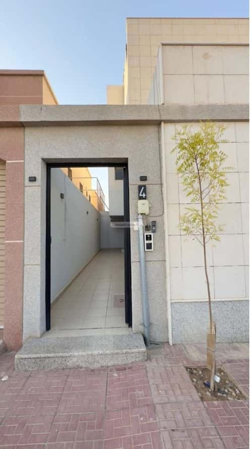 Floor 300 SQM with 5 Bedrooms Al-Wadi, North Riyadh, Riyadh