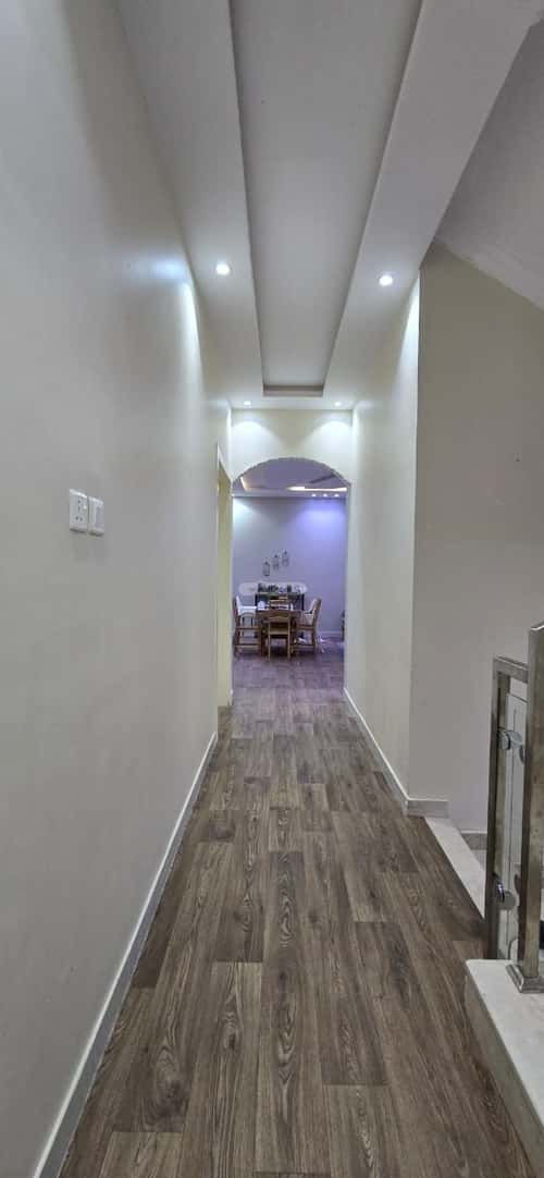 فيلا 250 متر مربع واجهة شرقية ب 10 غرف العزيزية، جنوب الرياض، الرياض