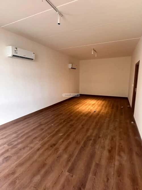 فيلا 200 متر مربع شمالية غربية على شارع 18م مطار الملك خالد الدولي، شمال الرياض، الرياض