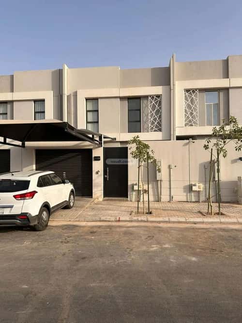 فيلا 200 متر مربع شمالية غربية على شارع 18م مطار الملك خالد الدولي، شمال الرياض، الرياض