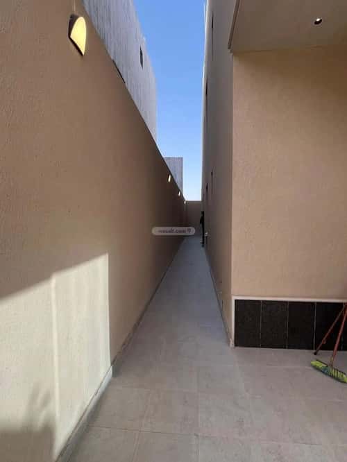 فيلا 270 متر مربع جنوبية شرقية على شارع 15م الندوة، شرق الرياض، الرياض