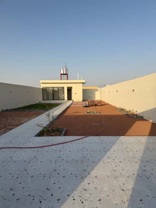 استراحة 420 متر مربع جنوبية على شارع 15م المصيف، بريدة