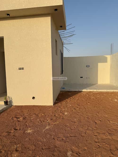 Rest House 420 SQM Facing South on 15m Width Street Al-Musayyif, Bariduh