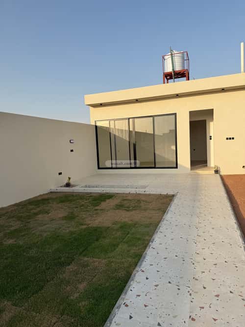 استراحة 420 متر مربع جنوبية على شارع 15م المصيف، بريدة