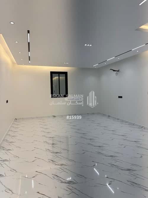 فيلا 450 متر مربع شمالية على شارع 18م ضاحية الإسكان، الطائف