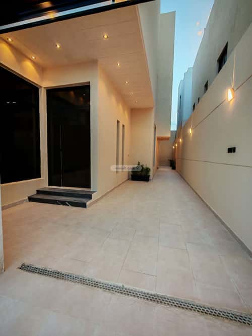 Villa 240 SQM with 1 Apartment Facing East Ar-Rimal, East Riyadh, Riyadh