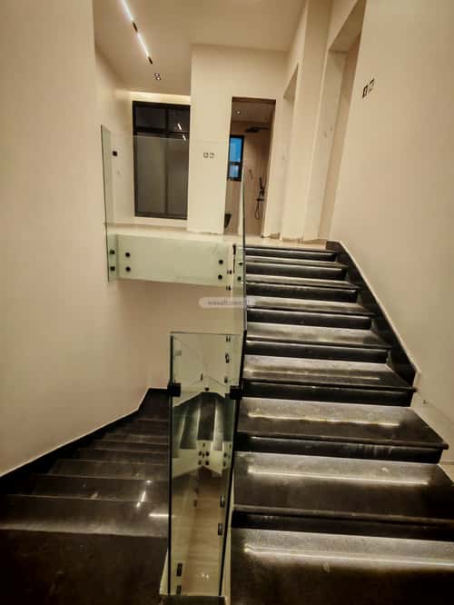 Villa 240 SQM with 1 Apartment Facing East Ar-Rimal, East Riyadh, Riyadh
