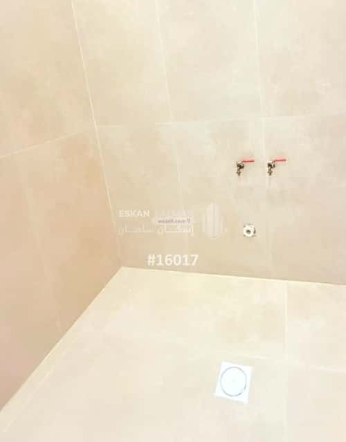 فيلا 200 متر مربع جنوبية على شارع 20م الصواري، الخبر