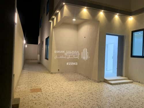 فيلا 210 متر مربع شرقية على شارع 15م القدس، البدائع