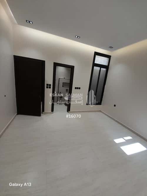 Floor 216.07 SQM with 6 Bedrooms Al-Janadriyah, East Riyadh, Riyadh