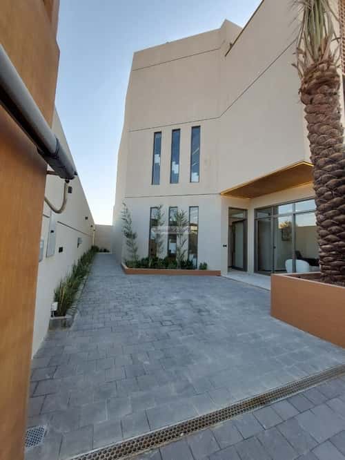 فيلا 300 متر مربع شمالية على شارع 20م النرجس، شمال الرياض، الرياض