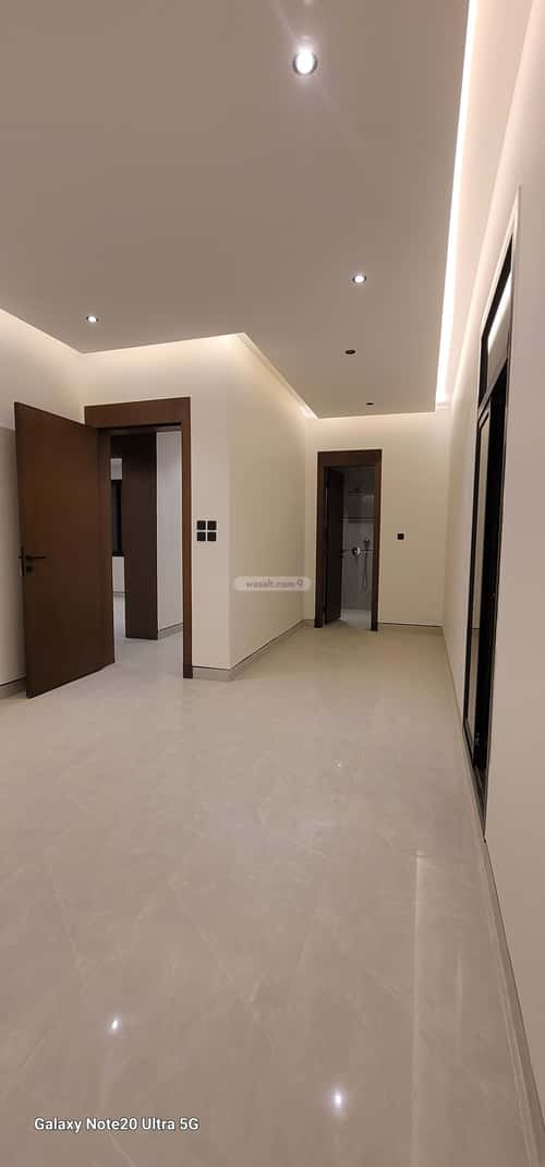 Floor 174 SQM with 5 bedrooms الجنادرية، شرق الرياض، الرياض
