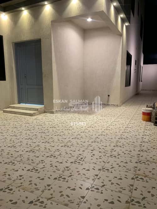 فيلا 210 متر مربع شرقية على شارع 15م القدس، البدائع