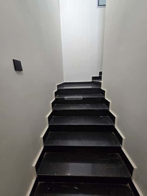 فيلا 332 متر مربع مع شقتين واجهة شرقية الرحمانية، شرق جدة، جدة