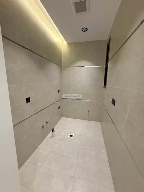 شقة ب 8 غرف المعلاة، أحد رفيدة