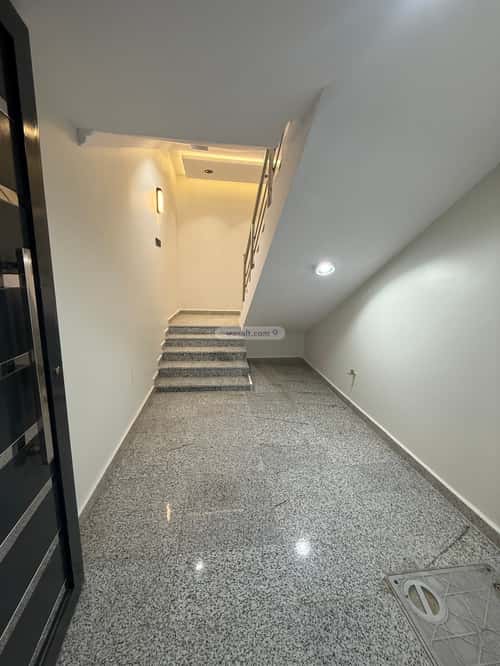 شقة ب 8 غرف المعلاة، أحد رفيدة