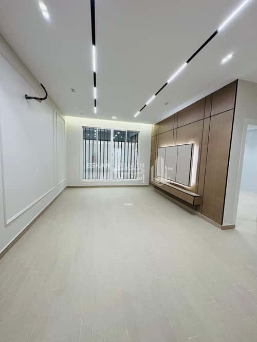 Floor 450 SQM with 6 Bedrooms The Housing District, Alttayif
