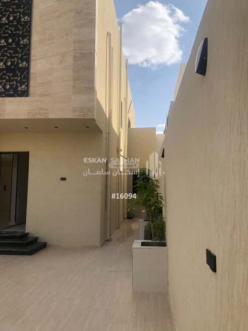 فيلا 343.63 متر مربع شمالية على شارع 12م ريحه، الطائف