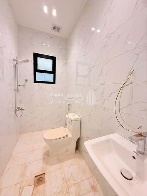 فيلا 227.46 متر مربع جنوبية على شارع 18م ضاحية الملك فهد، الدمام