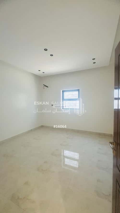 فيلا 225 متر مربع شمالية على شارع 15م الدانة، الاحساء