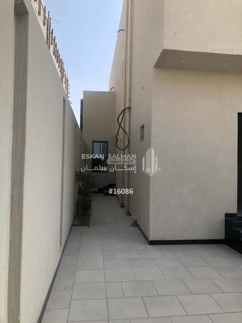 فيلا 380.3 متر مربع شمالية على شارع 12م ريحه، الطائف