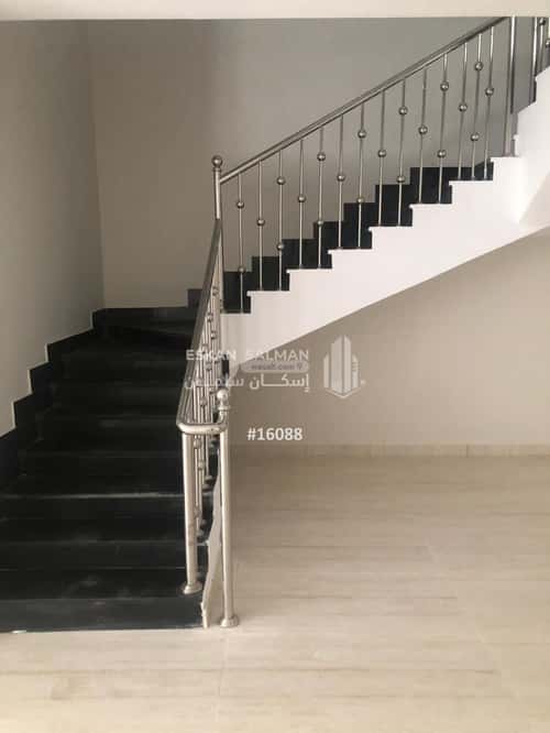 فيلا 380.3 متر مربع شمالية على شارع 12م ريحه، الطائف