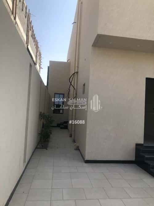 Villa 380 SQM facing North on 12m width street ريحه، الطائف