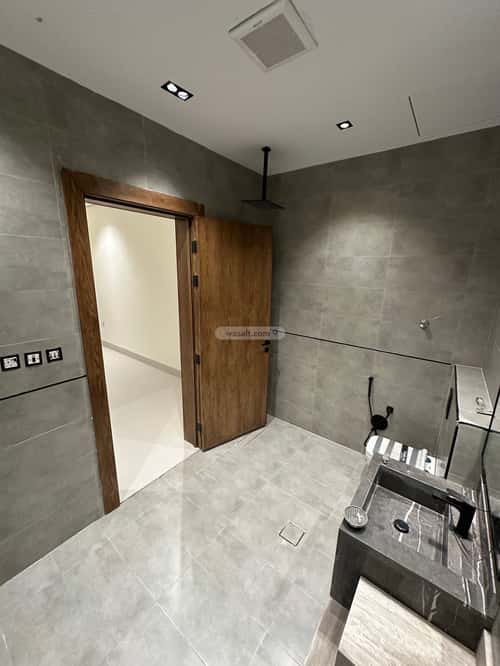 فيلا 340.7 متر مربع شرقية على شارع 15م العريجاء الغربي، غرب الرياض، الرياض