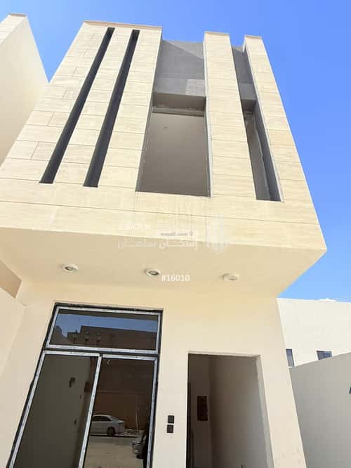 فيلا 223.41 متر مربع جنوبية على شارع 24م ضاحية الملك فهد، الدمام