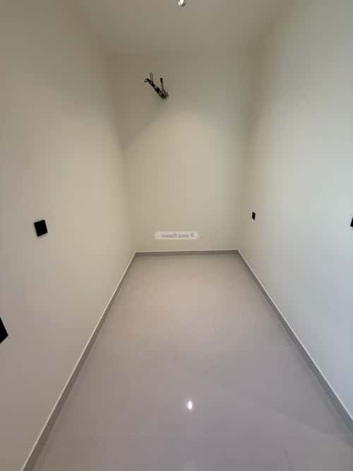 فيلا 250 متر مربع شمالية على شارع 25م الصواري، شمال جدة، جدة