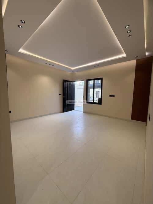 Floor with 5 Bedrooms Al-Janadriyah, East Riyadh, Riyadh