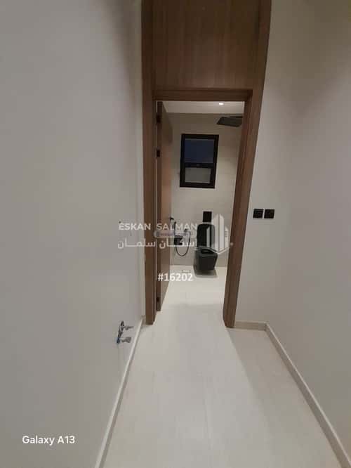 Floor 171 SQM with 6 Bedrooms Al-Janadriyah, East Riyadh, Riyadh